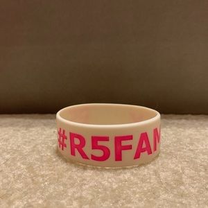 #R5FAMILY Rubber Bracelet
